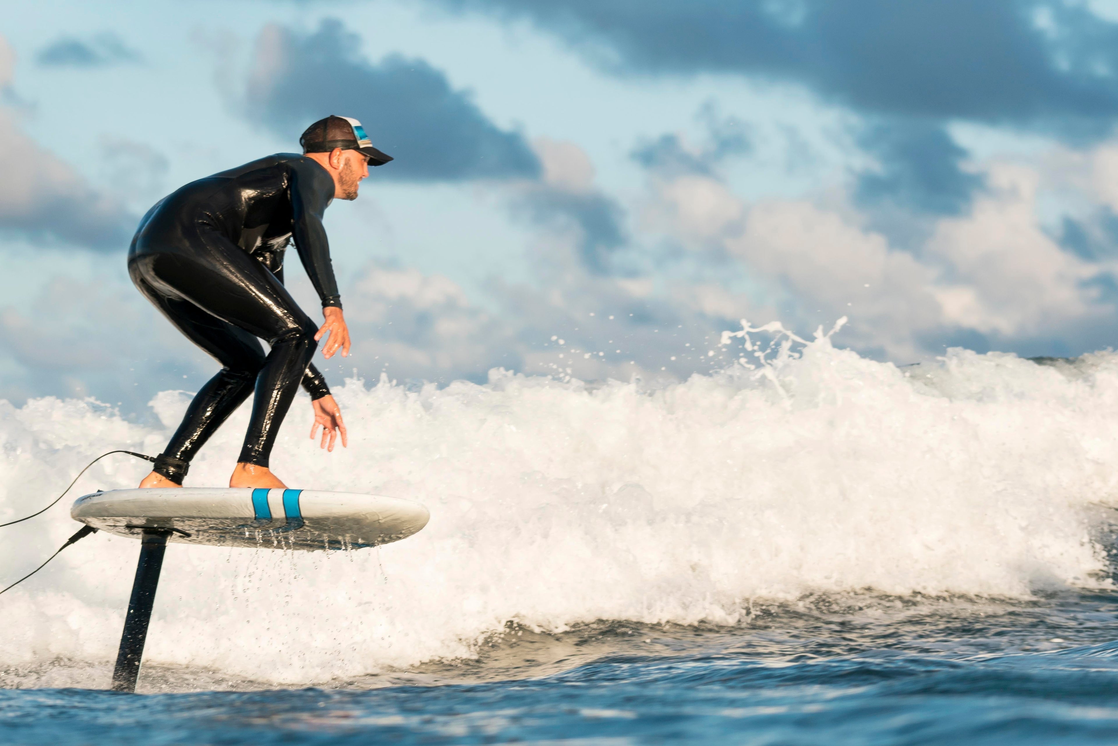 How Does Foil Boarding Work? A Beginner's Guide to Flying Above the Water